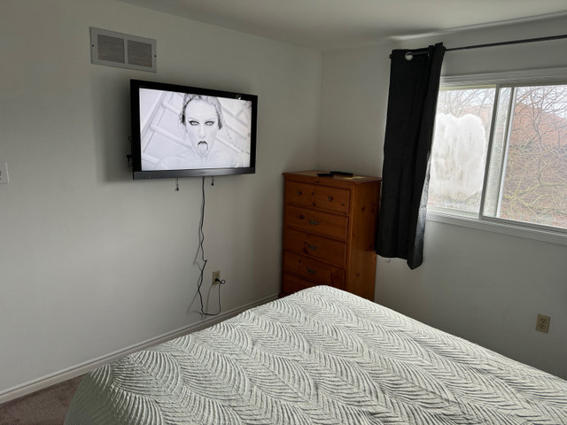 Private Room for rent in Room Rentals & Roommates in Oshawa / Durham Region - Image 4