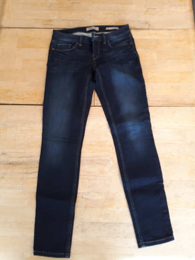 Guess jeans size 25 in Women's - Bottoms in Strathcona County - Image 2