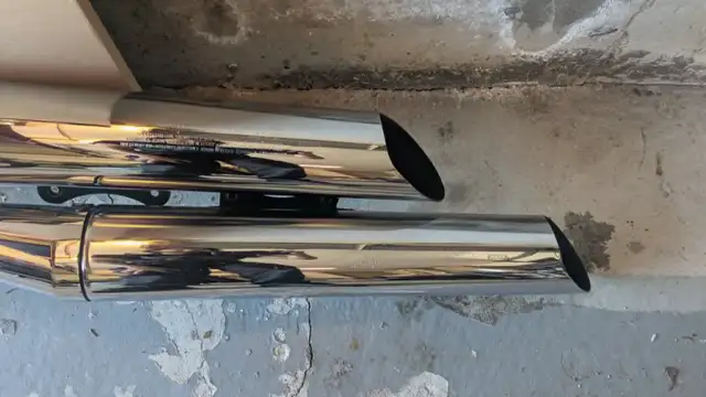 2010 Suzuki boulevard C50 OEM Exhaust Pipes in Motorcycle Parts & Accessories in Markham / York Region - Image 8