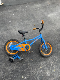 Petit vélo pour enfants avec petites roues