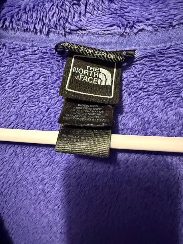 North Face Fleece in Women's - Tops & Outerwear in Calgary - Image 3