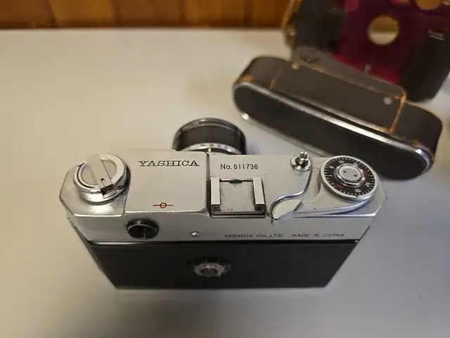 Yashica YK Camera 35mm Film Yashinon 1:2.8, f4.5cm Lens & case in Cameras & Camcorders in St. Catharines - Image 7