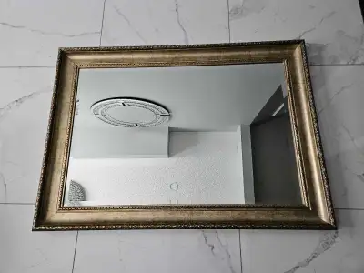 •Used - Like New •Can be hung either portrait or landscape •No scratches or marks on mirror •Measure...