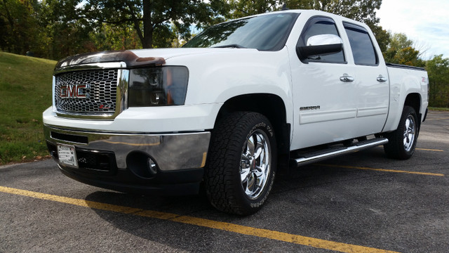 GMC Sierra Z71 4x4 Crew Cab - Very Low KM, Original Owner. in Cars & Trucks in Barrie
