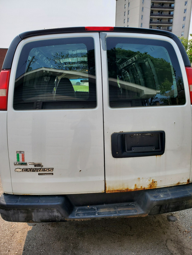 2012 Chevrolet Express 2500 in Cars & Trucks in Oshawa / Durham Region - Image 4