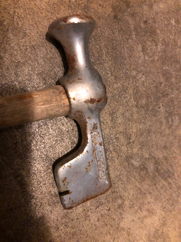 Vintage Wal Board Hammer in great condition. in Hand Tools in Vancouver - Image 2