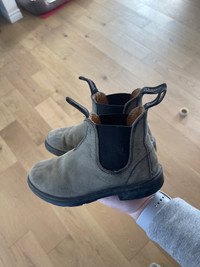 Kids blundstone size 12