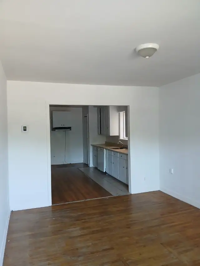 GRAND 4 1/2 RDC in Long Term Rentals in Shawinigan - Image 5