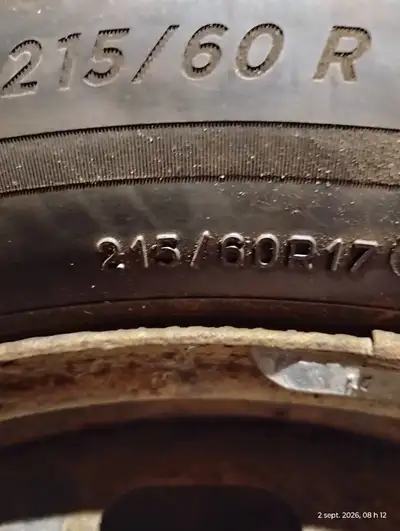 Michelin X ice&snow 8/32 usure avec roue 5 troues 100 mm en tres bonne état