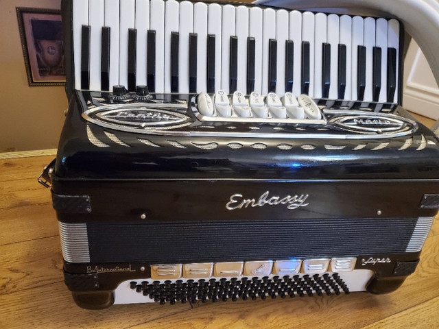 Black International Lira Super 50 Piano Accordion LMMH 41 120 in Pianos & Keyboards in Kitchener / Waterloo