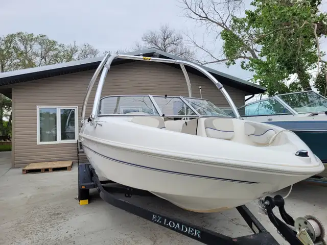 Glastron Boat in Powerboats & Motorboats in Moose Jaw - Image 3