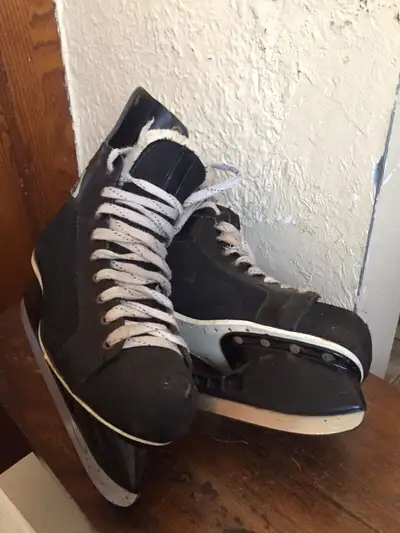 Patins Daoust  8 1/2  - 9, View more