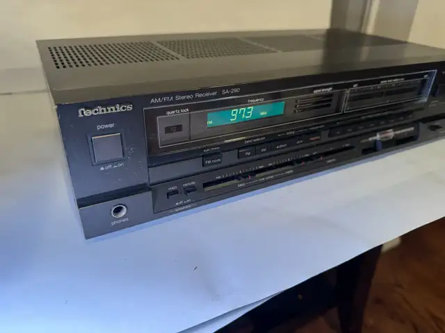 Vintage Technics SA 290 Quartz Synthesizer AM FM Stereo Receiver in Stereo Systems & Home Theatre in City of Toronto - Image 3