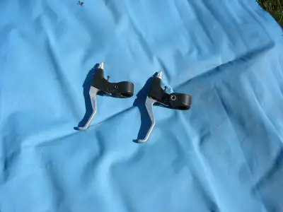 Manettes de FREINS -- La paire............ou poignée de freins, View more