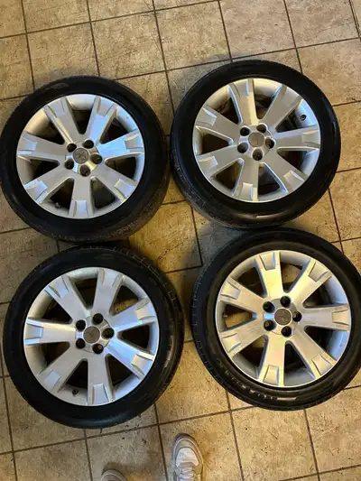 Ensemble de 4 mags 18’’ en bon état. Aucun mag de fendu, bossé ou croche. Roule tous à merveille. Bo...