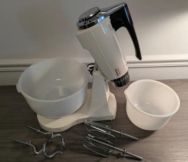 VINTAGE Sunbeam Mixmaster Deluxe, 1957 in Arts & Collectibles in Mississauga / Peel Region - Image 4