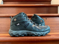 Men's Columbia Peakfreak XCRSN XCEL Mid Outdry Boots Size 8M