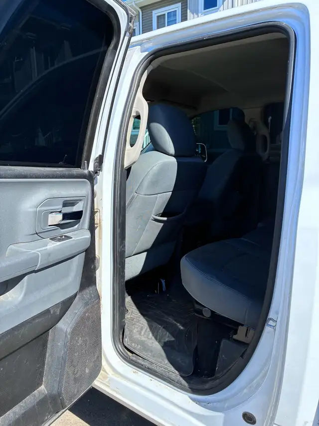 2014 Dodge Ram 1500 SLT 5.7L Hemi - 160KM525321610692536328
