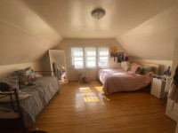 Subletting a large, furnished bedroom May-August close to DT!!