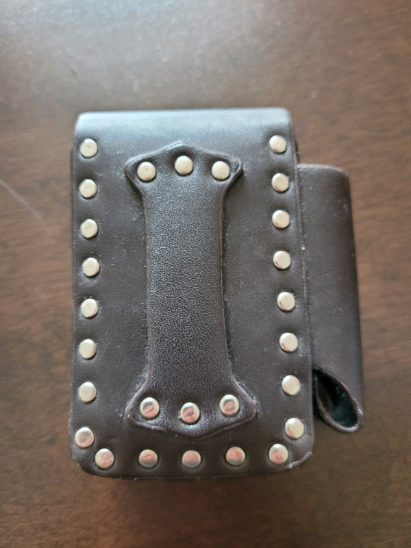 Étuis cuir clouté/ a stodded leather case, pouch pattern dans Autre  à Ouest de l’Île - Image 3