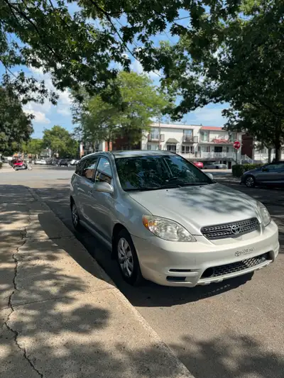 Toyota Matrix 2007 édition XR 142 000km & Automatique Très économique Pneus d'été sur rim & Pneus d'...