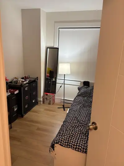 Private room available from June 1 included utilities 800$