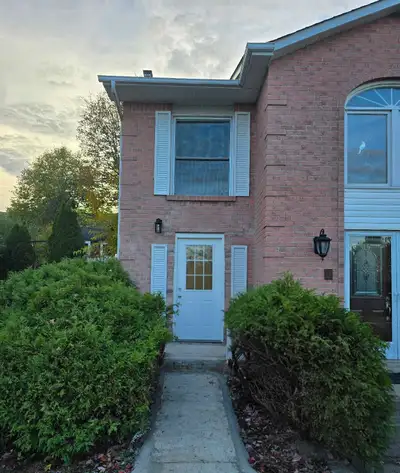 Ground Floor Entry Shared Living Room, Kitchen, Washeroom In Unit Laundry Common Areas shared only w...