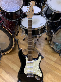 Fender Squier Strat w/Pearloid Pickguard