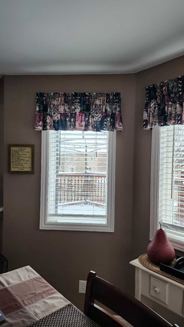 Curtains and rods in Window Treatments in Barrie - Image 2