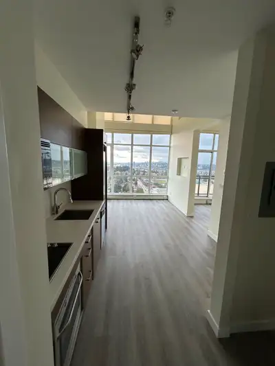 10777 University Drive 1br - 484ft2 - 1Bedroom Penthouse (Surrey) Please Read The ad Carefully and R...