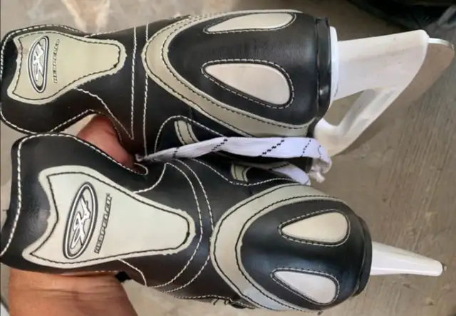 hockey skates kids (size 12) in Skates & Blades in Kitchener / Waterloo - Image 5