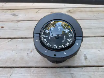 Ritchie Navigator FN-201 Marine Compass is an illuminated, flush-mount compass with a 4 1/2" PowerDa...