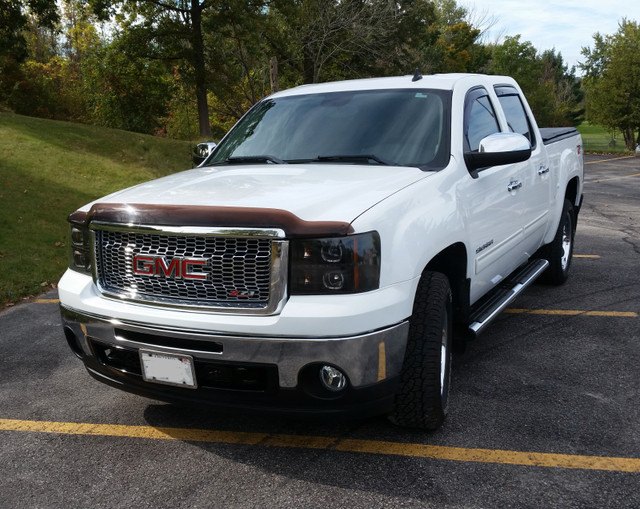 GMC Sierra Z71 4x4 Crew Cab - Very Low KM, Original Owner. in Cars & Trucks in Barrie - Image 3