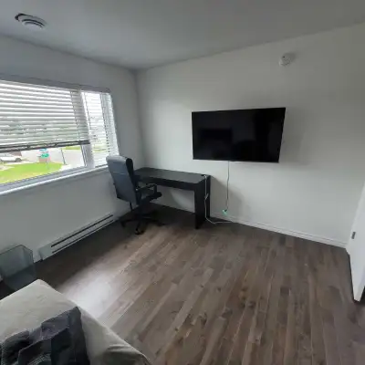 Chambre a louer tout près de la gare Ste-Rose à Laval. Le prix jnclus les meubles (lit, tv etc) l'él...