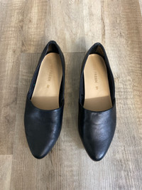 Black dress shoes, size 8