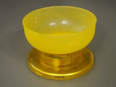 Polaris PSK0305 kitchen scales. Scales and bowl. Folds compact together. 5 kg max weight