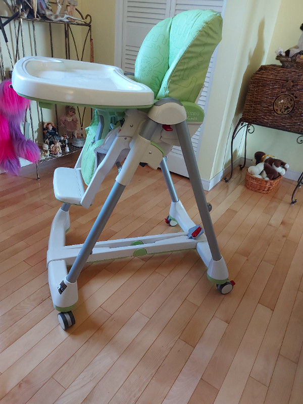Chaise haute pour bébé marque Peg-Pérego dans Nourriture et chaises hautes  à Saguenay - Image 2
