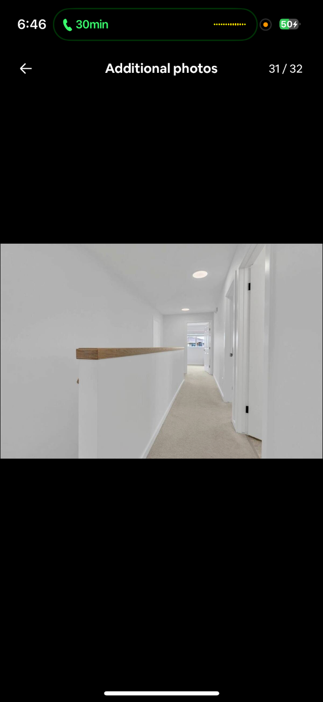 Spacious 4-Bedroom Family Home Overlooking the Lake in Manitoba in Canada - Image 2