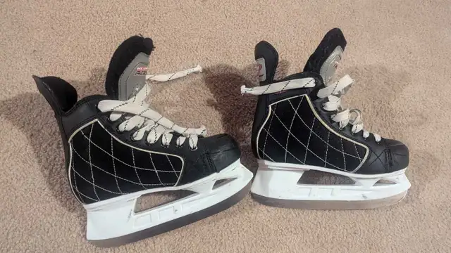 Hespeler kids size 3 skates  in Skates & Blades in Mississauga / Peel Region - Image 3