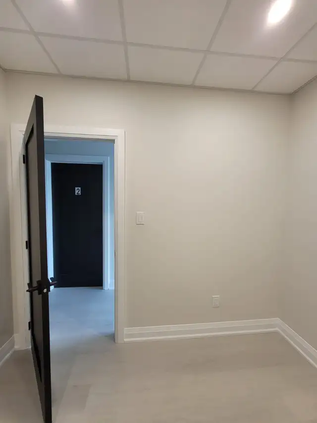 Rooms for Rent in Wellness Centre in Vaughan in Commercial & Office Space for Rent in Markham / York Region - Image 7