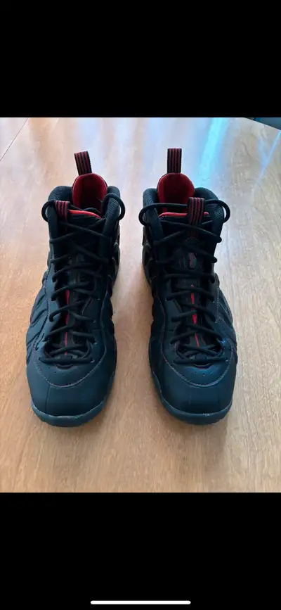 Located T5Z3X9 6Y Nike Little Posite One Shoes. Worn a few times but otherwise like new.