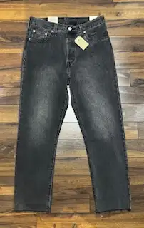 Levi's 501 High Rise Cropped Jeans. NEW in Women's - Bottoms in City of Toronto - Image 4