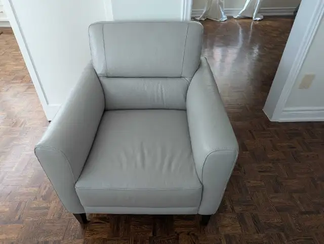 Natuzzi Italia Leather Living Room Set – 2 Sofas + Chair in Couches & Futons in Mississauga / Peel Region - Image 3
