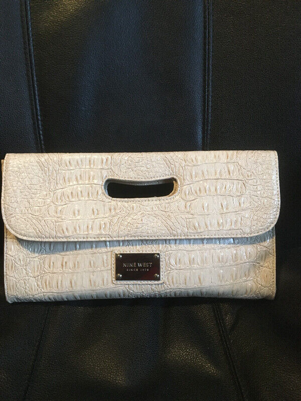 Nine West 1978  Clutch Purse Limited Edition-Makes a Great Gift in Other in St. Catharines - Image 2