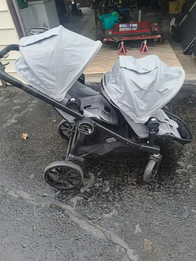 Baby Stroller (double) in Strollers, Carriers & Car Seats in Trenton - Image 3