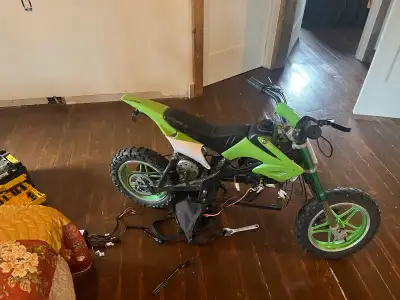 Gio kids electric dirt bike Brand new dc controller just cost $130 New chain$45 Small in size from b...