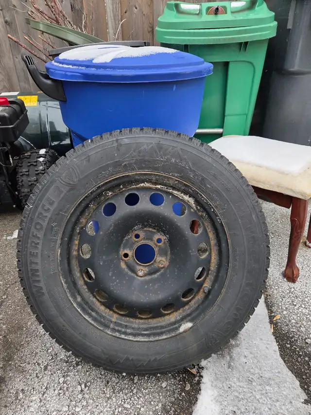 Winter force winter tires and rims off a 2215/60/R16 in Tires & Rims in Mississauga / Peel Region - Image 3