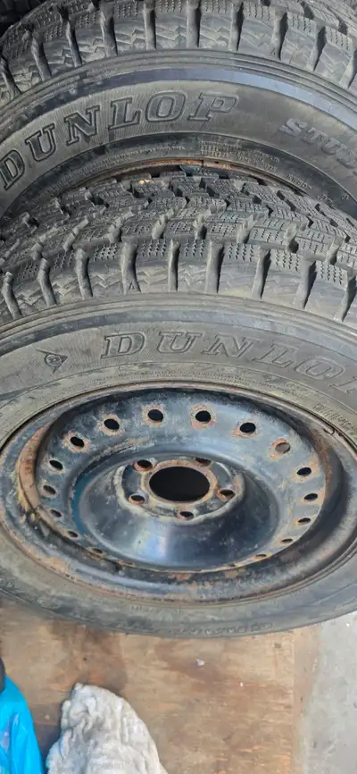 2 x Dunlop Grandtrek SJ5 205/70R15 on 5 x 114.3 mm bolt pattern winter tires ONLY 2 TIRES RUBBER CON...