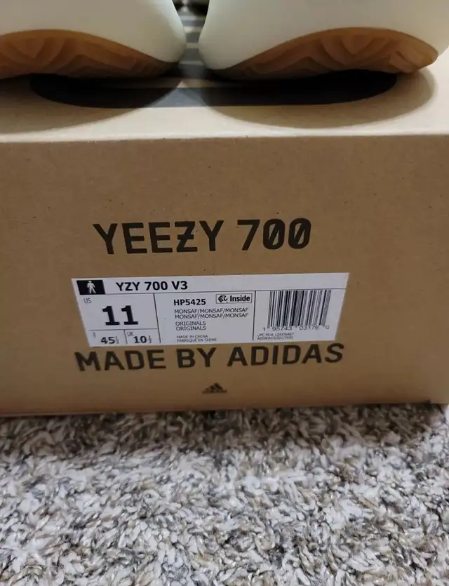 Yeezy 700 v3 Mono Safflower Size 11 Men’s  in Men's Shoes in Hamilton - Image 11