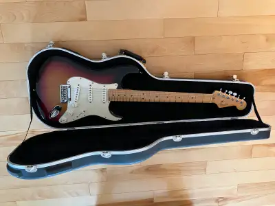 Specifications: S/N Z7170283, MODEL #: 0110402700, Maple Fingerboard, 3-Color Sunburst, Molded case....